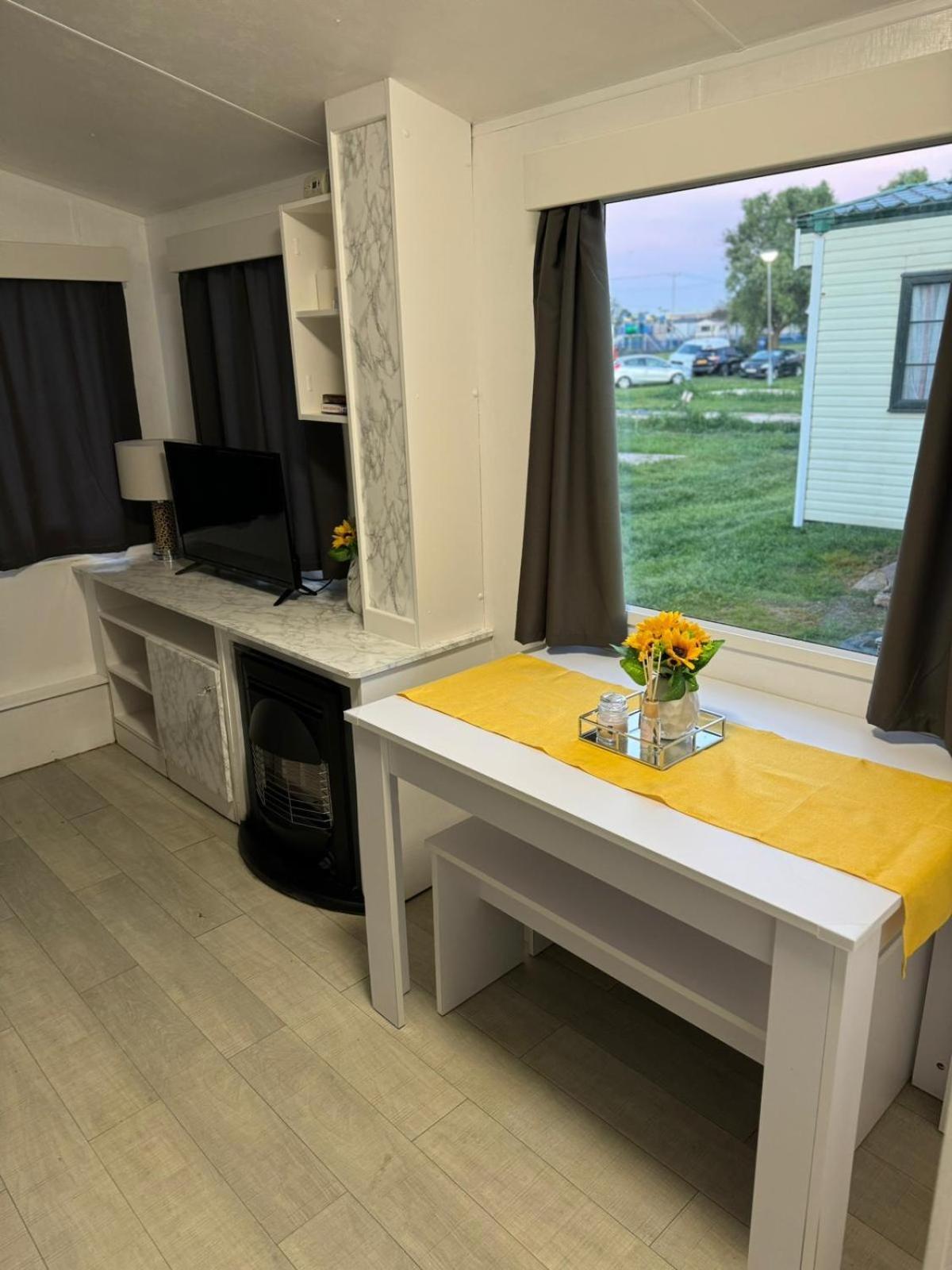 Hosting4u Campsite Felpham